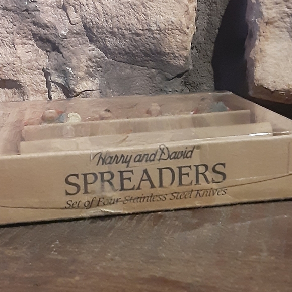 Harry and David Active Outdoor Teddy Bear Spreader - Picture 2 of 3